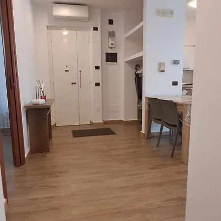 Alex's House Apartament Bari